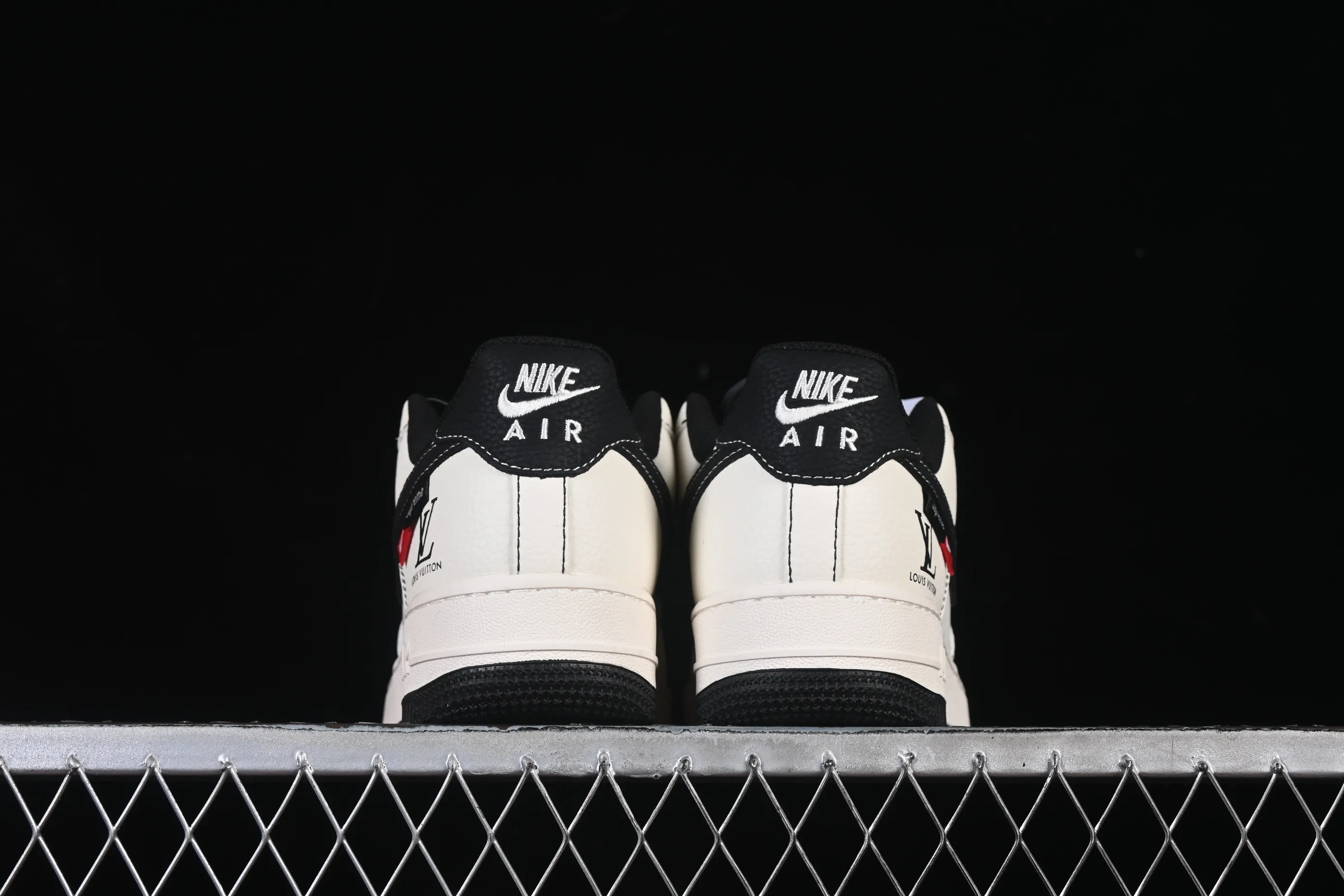 All categories Nk Air Force 1 Air Force series Nk Air Force 1 Low Air Force low top Nike Air Force 1'07 Low LV co-branded printed beige black and red Air Force 1 low-top casual sneakers MZ9588-812